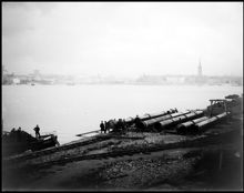 Söder Mälarstrand. Riddarholmen i fonden