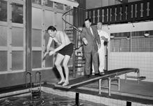 Liljeholmsbadet. Interiör från simhallen