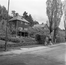 Äppelvikens villaområde. 
Äppelviksvägen 9 och 11 mot sydost.