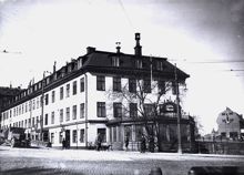 Restaurang Pelikan. Exteriör av restaurangen med rotundan i gjutjärn.