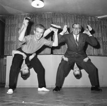 Djurgårdsmässa på Solliden. Edvin Adolphson (t.h.) är årets konferencier. Här ses han dansa rock n´ roll, med några av de dansare som skall uppträda på mässan
