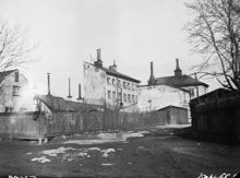 Parmmätargatan 19, 21 och 23. Vy norrut från Lilla Västra Kvarngränd. Motsvarar nu Kungsklippan 16, kv. Diamanten