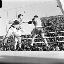 Johanneshovs Idrottsplats. Boxningsmatch mellan Ingemar ""Ingo"" Johansson och Henry Cooper, där ""Ingo"" försvarade sin EM-titel