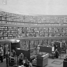 Besökare i Stadsbiblioteket