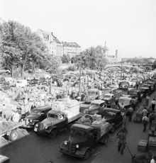 Grönsaksförsäljning på Klaratorget  år 1951