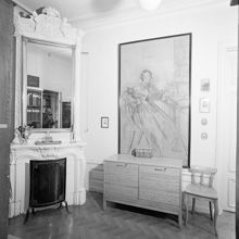 Klarabergsgatan 48. Fredrika Bremer Förbundets Byrå. Porträtt av Fredrika Bremer. Fotografen finns i spegelbilden