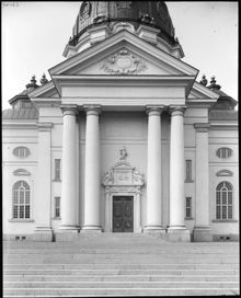 Gustav Vasa Kyrkas östra portal mot Upplandsgatan.