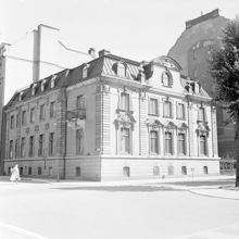 Falkmanska villan, Karlavägen 81. T.v. Skeppargatan 64