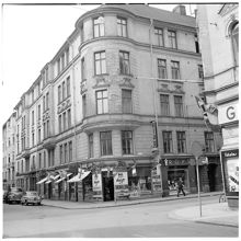 Hörnan Skeppargatan- Storgatan . I hörnan "Broddmans Foto"