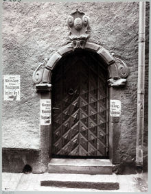 Skomakargatan n:r 9, portal