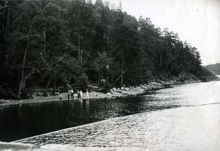 Friluftsbad för damer och barn vid Essingesundet 1929