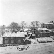 Ludvigsbergsgatan 12, före restaurering. Nuv. kv. Ludvigsberg. Riddarfjärden i fonden