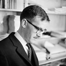 Porträtt av Bengt Stenström, hos Bonniers förlag, Sveavägen 56