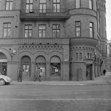 Karlavägen 80 vid hörnet av Karlaplan. Nuvarande Karlavägen 82