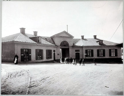 Tullhus med stadsport