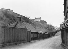 Saltmätargatan sedd norrut, Observatoriekullens östra sluttning