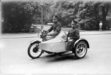 Poliser på motorcykel med sidovagn