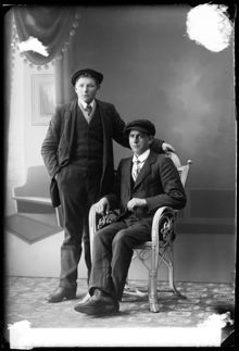 Grupporträtt av John Andersson och en okänd man.