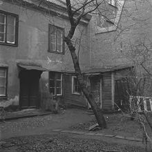 Tjärhovsgatan 32. Gården