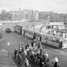 Cyklister vid Slussen från Kornhamnstorg