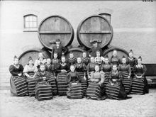 Arbeterskor vid Piehls bryggeri på Götgatan