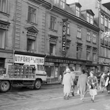 Drottninggatan 45. Kvarteret består idag av Åhléns varuhus