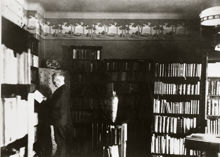 August Strindberg i sitt bibliotek på Drottninggatan 85