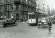 Spårvagnståg på linje 2 vid Korsningen Vasagatan - Kungsgatan år 1924