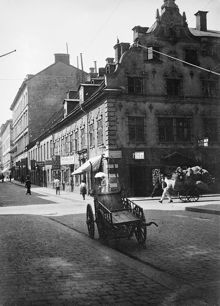 Hörnet av Mäster Samuelsgatan och Biblioteksgatan