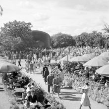 Folkliv och uteservering vid Solliden, Skansen