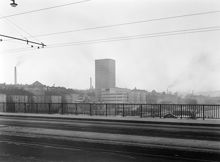 Utsikt från Sankt Eriksbron mot Bonnierhuset. Kontorshuset stod färdigt 1949 vid Torsgatan 19-21