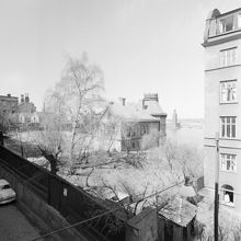 Utsikt från kv. Kattan Större mot Blecktornsgränd 3. Bastugatan i förgrunden. Stadshuset i fonden