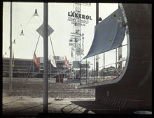 Stockholmsutställningen 1930  från musikpaviljongen österut åt festplatsen med Paradiset, huvudrestauranten och reklammasten