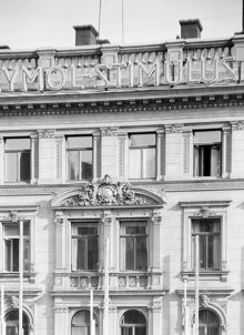 Hotell Anglais. Del av fasaden med övre våningarna