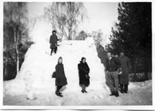 Manilla: Människor vid snöhög