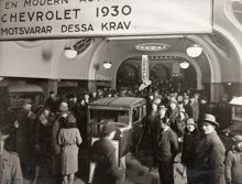 Hans Osterman AB. Pågående utställning av 1930 års Chevrolet med modern och vibrationsfri 6-cylindrig motor.