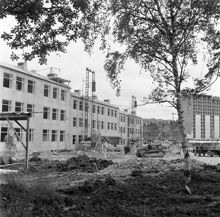 Hässelbygårdsskolan under uppbyggnad.
