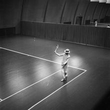 Fiskartorpsvägen 20, Tennisstadions A-hall. Kung Gustaf V spelar tennis