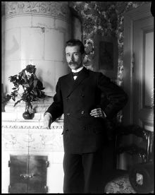 Porträtt av författare Per Hallström