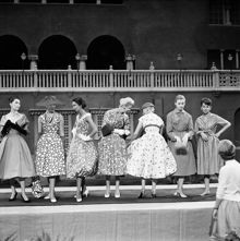 Stallgatan 4, Grand Hotel Royal, Vinterträdgården. Franska modeller/mannekänger repeterar inför den franske ""bomullskungen"" Marcel Boussacs modevisning