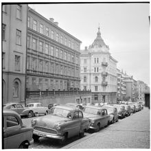 Grev Turegatan med nr 72 i mitten
