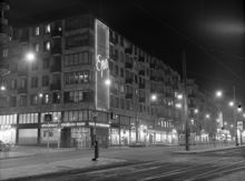 Vy mot skylt och skyltfönster till varuhuset EPA, Enhetspris AB, vid Odengatan 71.