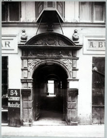 Portal till Västerlånggatan 54