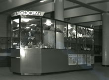 Station Södra Bantorget. Pressbyråns kiosk sedd från n/v