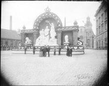 Dekorationer på Slottsbacken med anledning av Oscar II:s regeringsjubileum