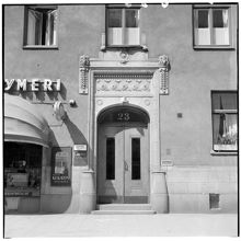 Porten till Artillerigatan 23