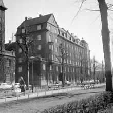 Karlavägen 99, hörnet av Tysta gatan