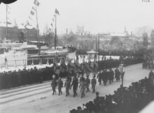 Strandvägen, militärparad vid Nybrohamnen