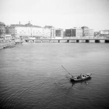 Norsfiske på Norrström våren 1947. Grand Hotell i fonden