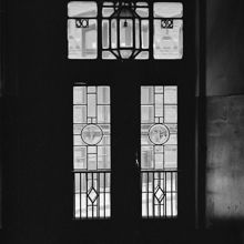 Norra Smedjegatan 30-32. Slipat och målat glas i porten
